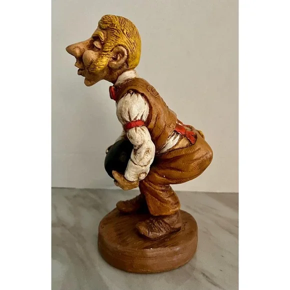 Vintage 1968 KIMRO Bowler Man Holding Bowling Ball Decor- Chalkware - Picture 6 of 7